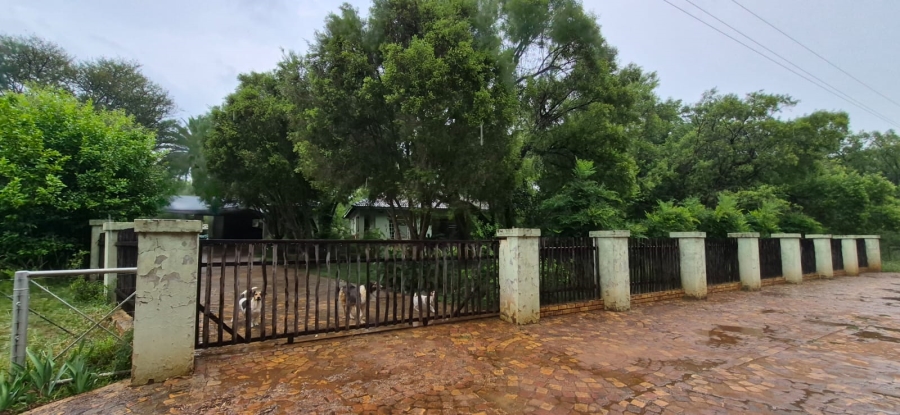 5 Bedroom Property for Sale in Swartruggens North West